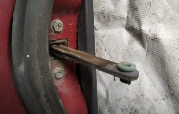 Nissan Primera Rear door check strap stopper