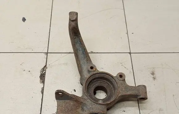 Audi A6 S6 C4 4A Rear wheel hub spindle/knuckle 