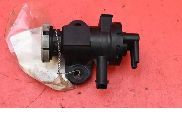 BMW 7 F01 F02 F03 F04 Vacuum valve 702256270