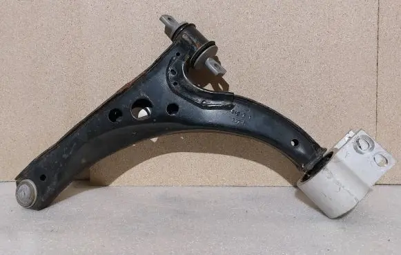Chevrolet Cruze II Front lower control arm/wishbone 39089343 13466363 39001026