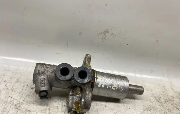 Audi A4 S4 B6 8E 8H Master brake cylinder