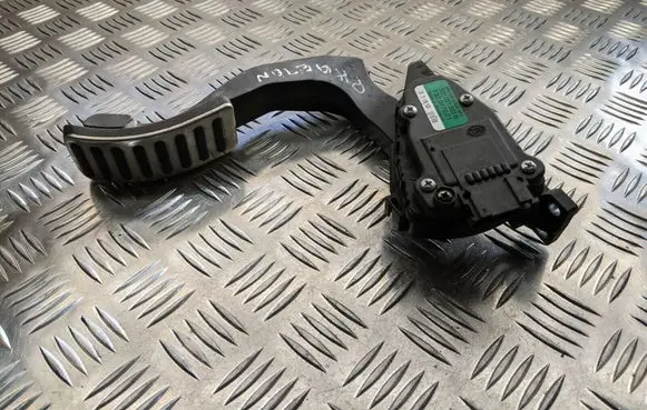 Volkswagen Phaeton Accelerator throttle pedal 3D1721503N