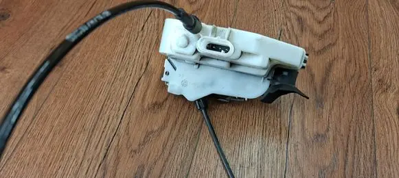 Renault Espace IV Front door lock 8200017972