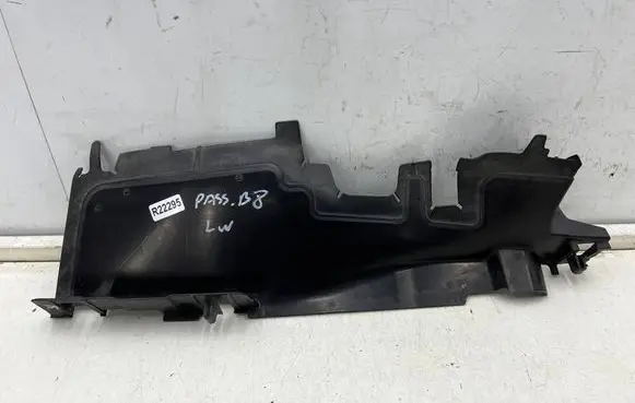 Volkswagen PASSAT B8 Radiator trim 3g0121283c