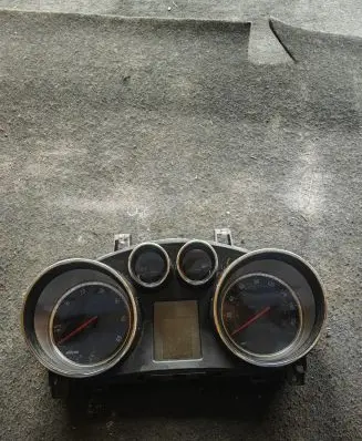 Opel Mokka Speedometer (instrument cluster)