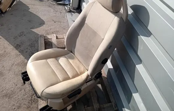 Land Rover Discovery 3 - LR3 Front driver seat 