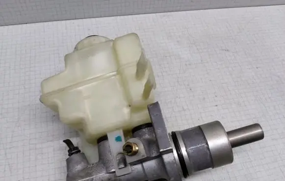 BMW 5 E39 Master brake cylinder 32066792