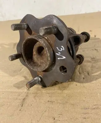 Nissan Qashqai Rear wheel hub 