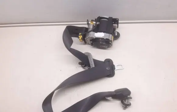 Honda Accord Front seatbelt TKAF8EJ437 12242004 TKAF8EJ436