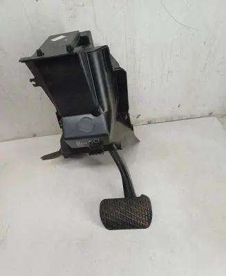 Mercedes-Benz C W203 Brake pedal A2032900401