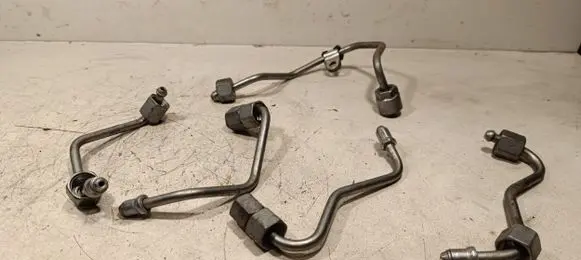 Fuel injector supply line/pipe