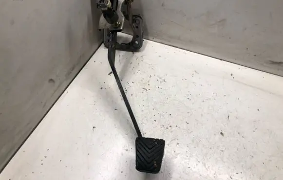 KIA Sorento Brake pedal