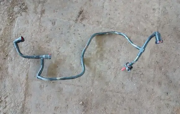 Nissan Pathfinder R51 Fuel line pipe