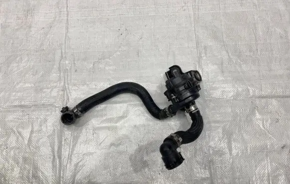 Maserati Grecale Water pump 52115758