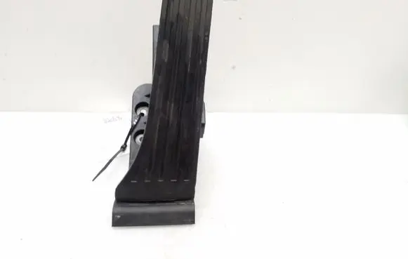 Mercedes-Benz E C207 W207 Accelerator throttle pedal A2043000004
