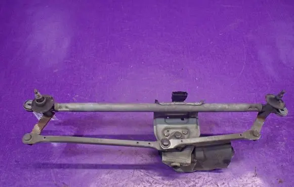 Renault Clio II Front wiper linkage and motor 