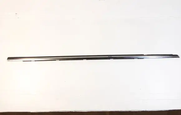 KIA Xceed Rubber seal front door window/glass 