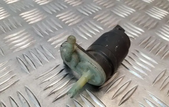 Nissan Primera Windscreen/windshield washer pump