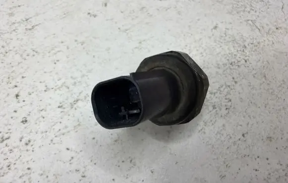 BMW 5 E60 E61 Air conditioning (A/C) pressure sensor 