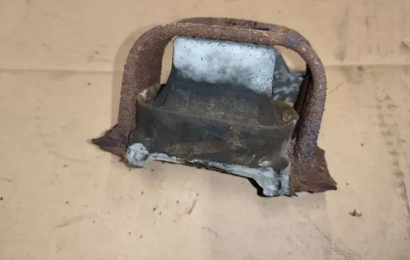 Chrysler Sebring (ST-22 - JR) Engine mount bracket P04573773AB