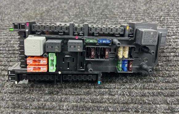 Mercedes-Benz E W212 Fuse module 16706581 1670658