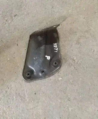 Skoda Yeti (5L) Fender mounting bracket 5L0821142