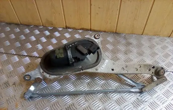 Renault Laguna II Front wiper linkage and motor 8200000525