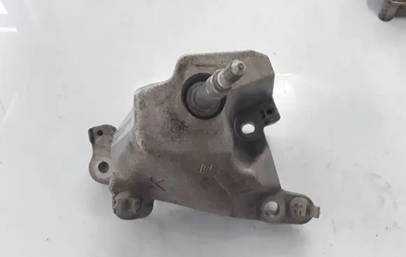 Renault Laguna III Gearbox mounting bracket 112470001