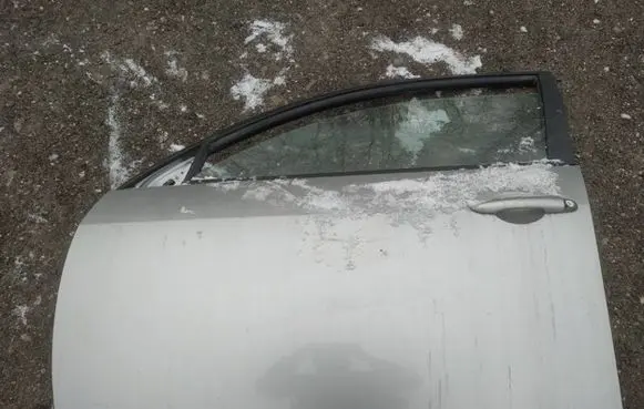 Nissan Primera Front door pilkos