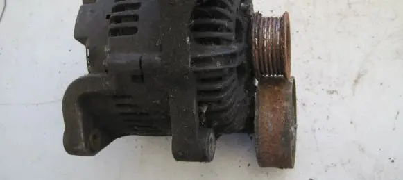 BMW 5 E60 E61 Generator/alternator 7797521