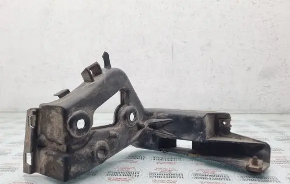 Audi A8 S8 D3 4E Rear bumper mounting bracket 4E0853913C