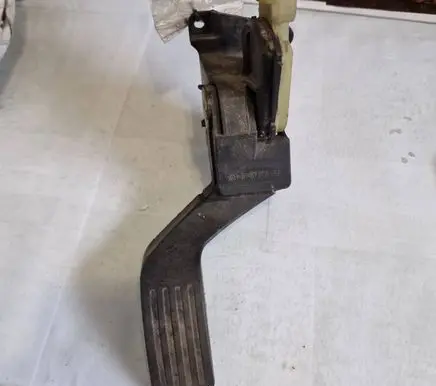 Ford Focus Accelerator throttle pedal 2M519F836AE