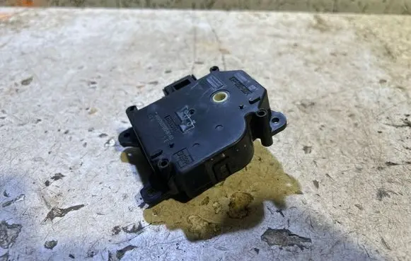 Cadillac CTS Air flap motor/actuator AW0637008140