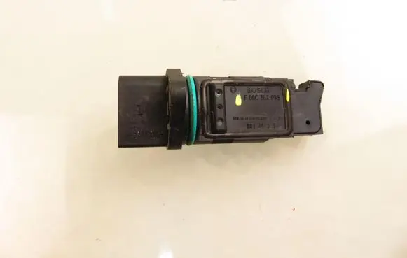 Volkswagen PASSAT B6 Mass air flow meter F00C2G2055