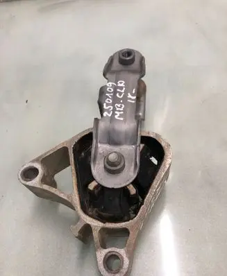 Mercedes-Benz CLA C117 X117 W117 Engine mount bracket A2462400609
