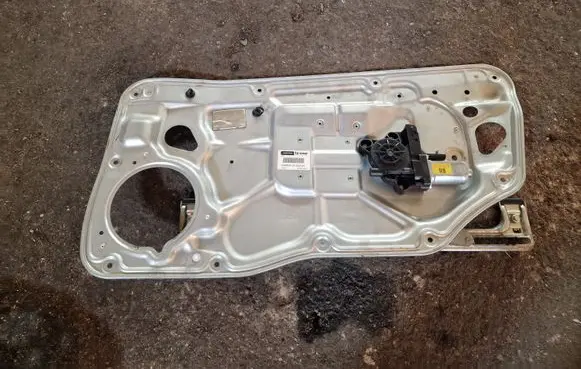 Front door window regulator with motor