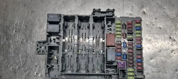 Honda CR-V Fuse module T1EG320