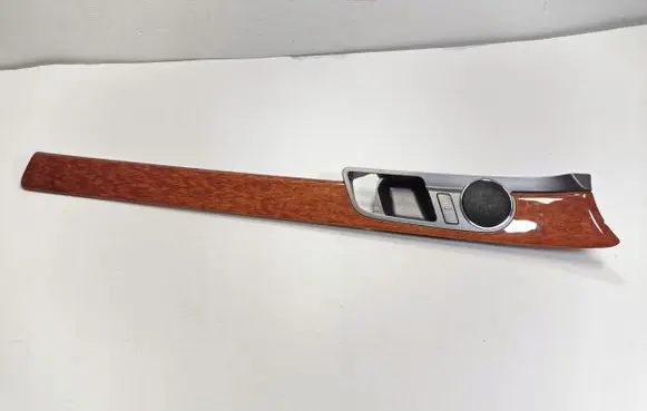 Volkswagen Phaeton Front door trim bar 