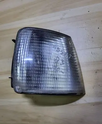 Volkswagen PASSAT B3 Front indicator light 357953050A