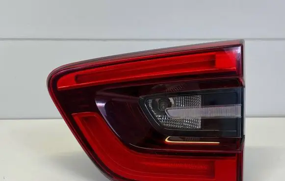 Tailgate rear/tail lights