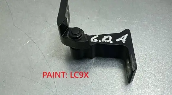 Volkswagen PASSAT B8 Rear door lower hinge 8X4833406A