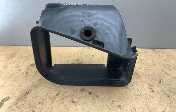 BMW 5 E39 Intercooler air channel guide 2246032 17512246032