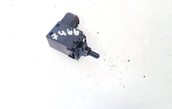 Volkswagen Touran I Brake pedal sensor switch