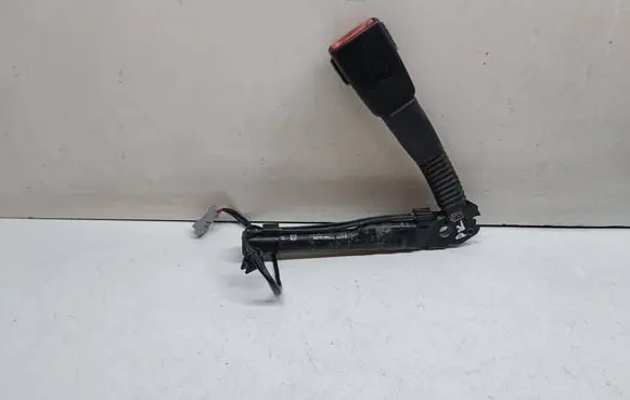 BMW 1 E82 E88 Front seatbelt buckle 7213563