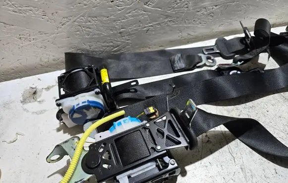 Toyota C-HR I Set of seat belts 73370f4011 73360f4011 73210f4010