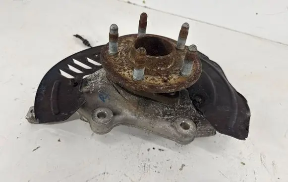 Chevrolet Camaro Front wheel hub spindle knuckle 84004747 84169867 22998499