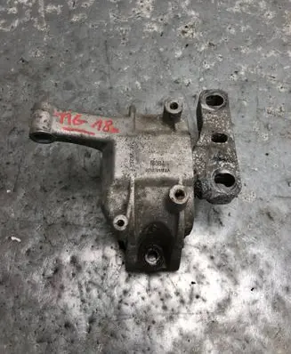 Volkswagen Tiguan Engine mount bracket 5N0199262F