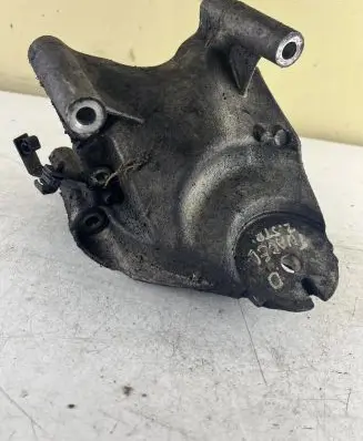 Volkswagen Touareg I Engine mounting bracket 070199308A