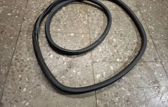 Citroen DS7 Crossback Rear door rubber seal (on body) 