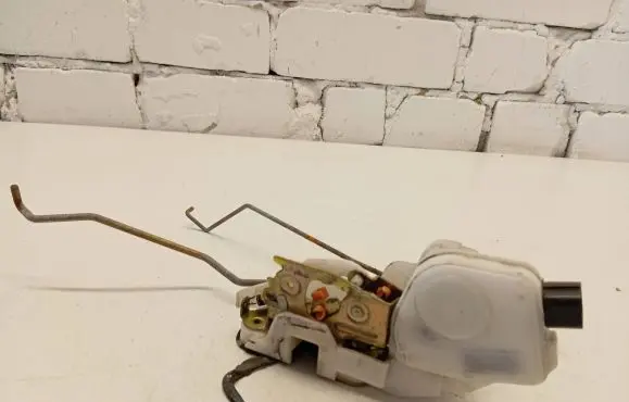 Mitsubishi Galant Front door lock